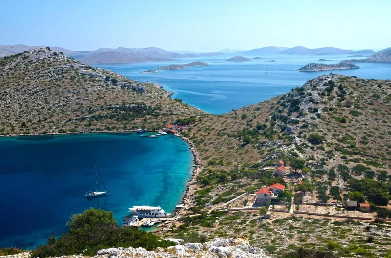 Studio Apartment In Nin With Terrace, Air Conditioning, Wi-Fi 0*,