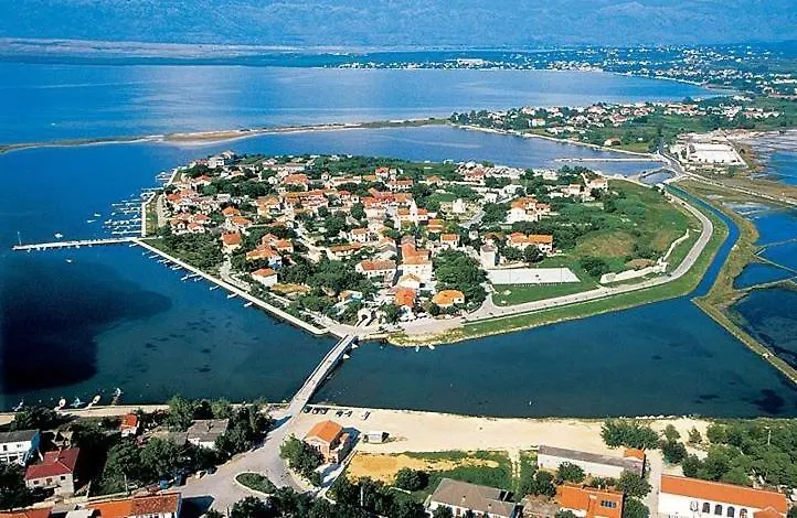 Studio Apartment In Nin With Terrace, Air Conditioning, Wi-Fi