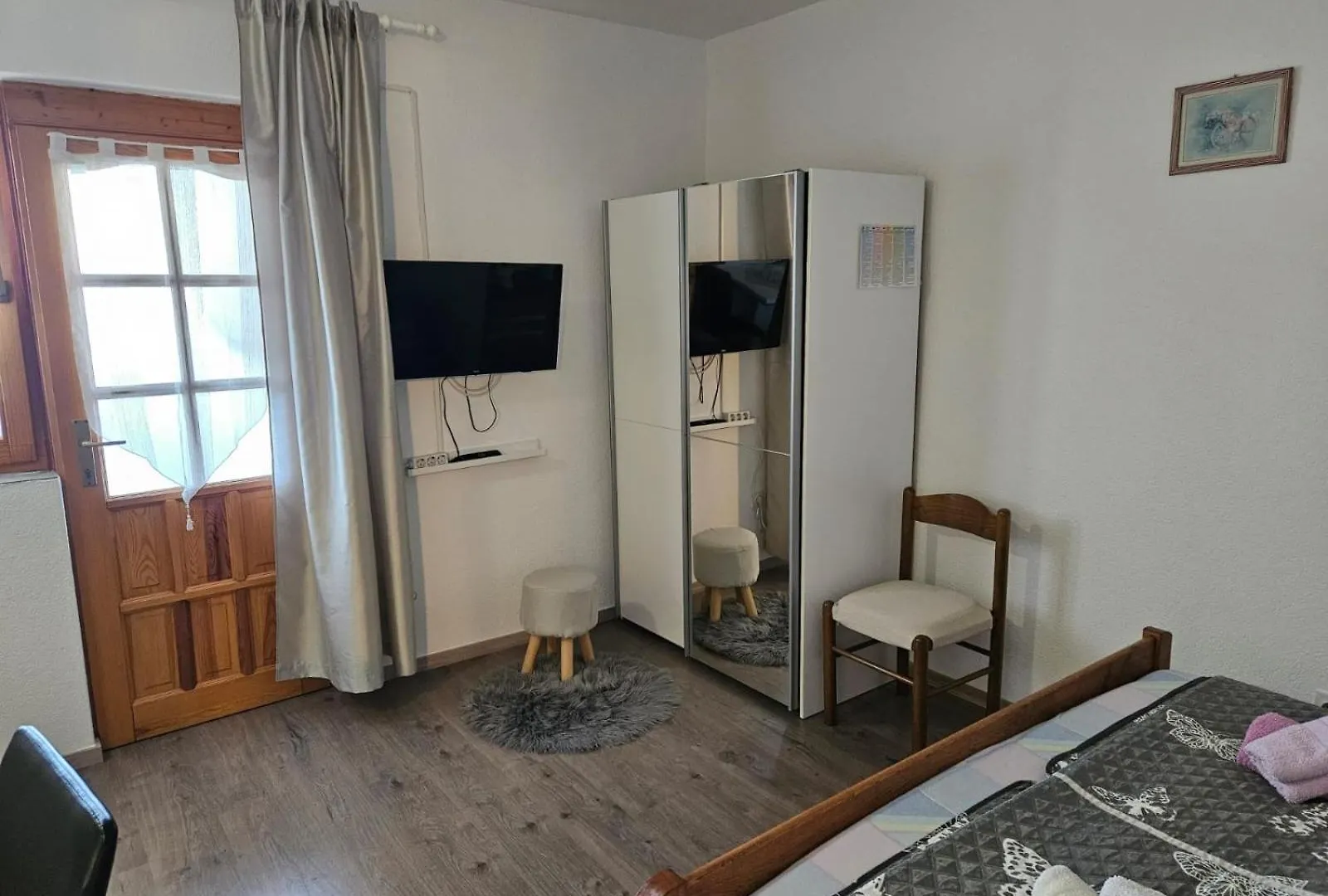 Studio Apartment In Nin With Terrace, Air Conditioning, Wi-Fi