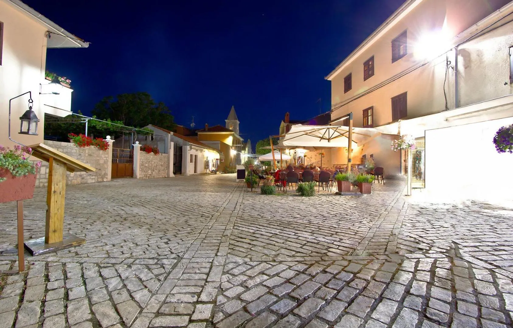 Studio Apartment In Nin With Terrace, Air Conditioning, Wi-Fi